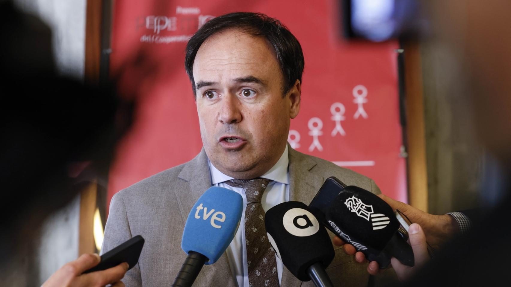Llorca evita la reunión que piden los profesores: será Educación quien negocie para frenar 'in extremis' la huelga