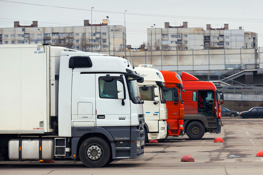 España necesita urgentemente 20.000 camioneros en 2026. La solución: que los camioneros extranjeros convaliden sus carnets