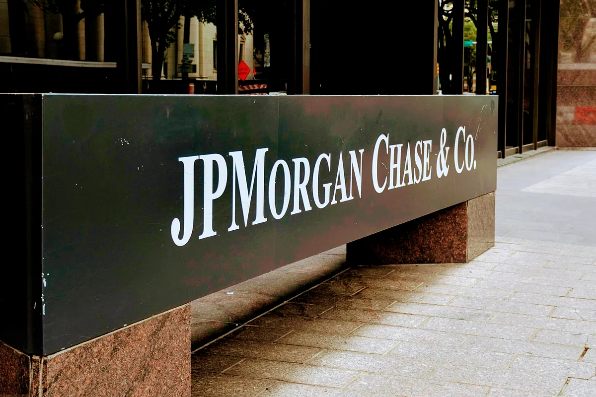 La historia sensacionalista de un banquero "esclavo sexual" causa revuelo en Wall Street