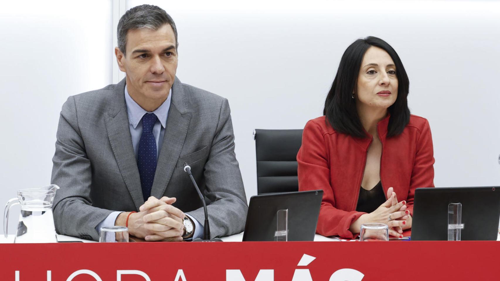 El PSOE "apoya" a Zapatero y atribuye su imputación a razones políticas: "Es 'el que pueda hacer, que haga'"