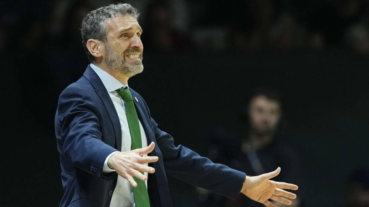 El Barça emite un comunicado para desmentir contactos con Ibon Navarro