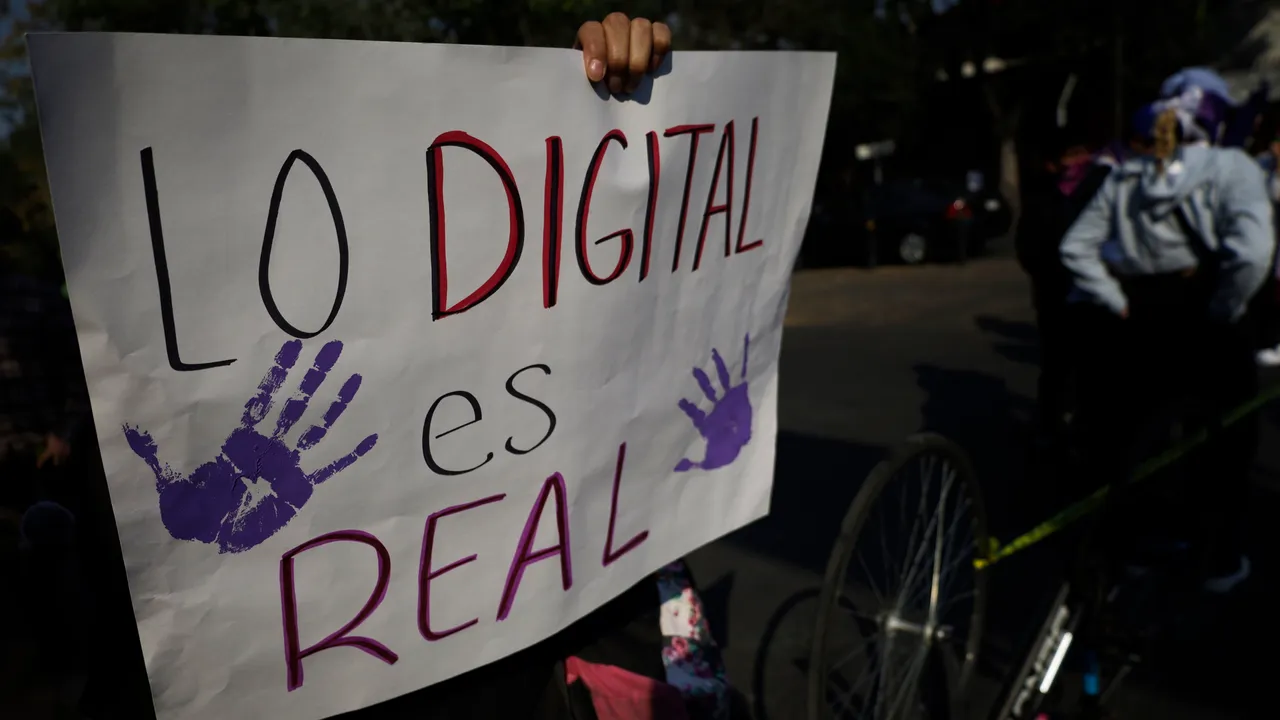 No faltan leyes, sobra impunidad: el problema de la violencia digital contra las mujeres en México