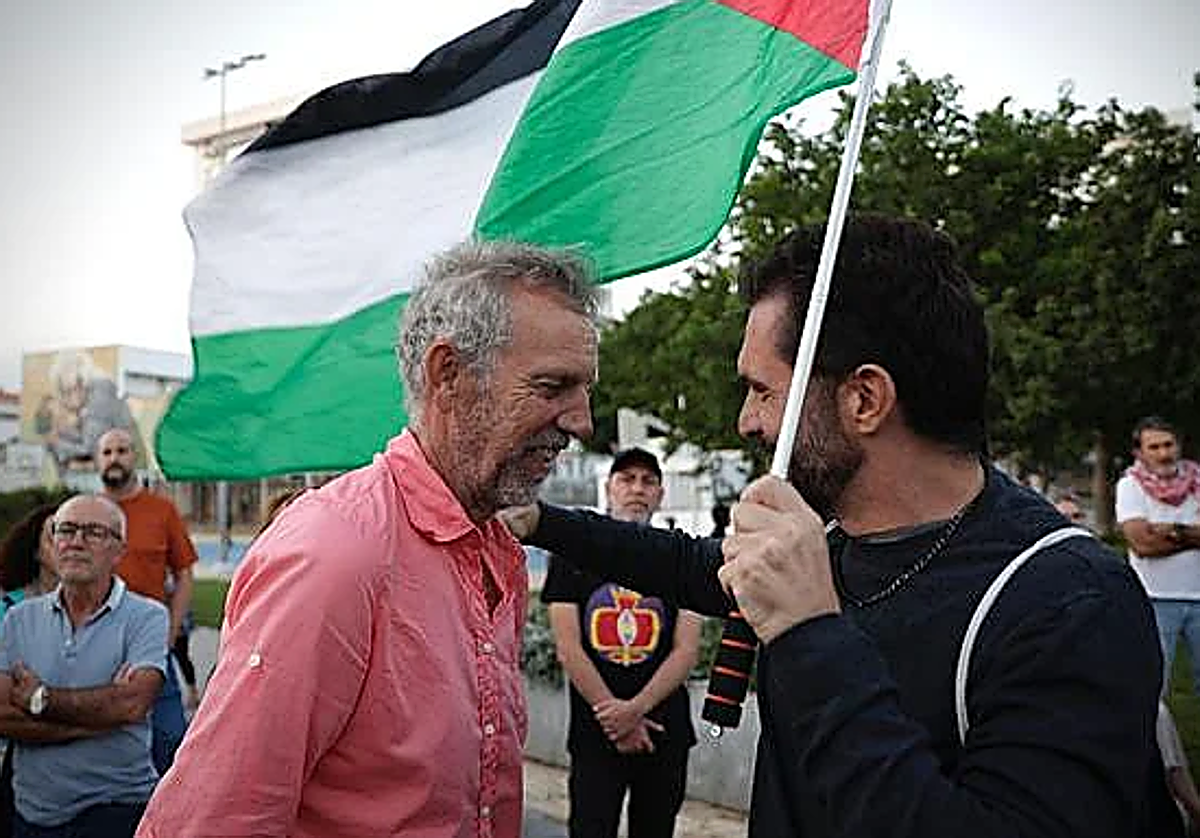 «Estamos a cien millas de la playa de Gaza y acaba de aparecer una patrullera armada que navega paralela a nuestro lado»
