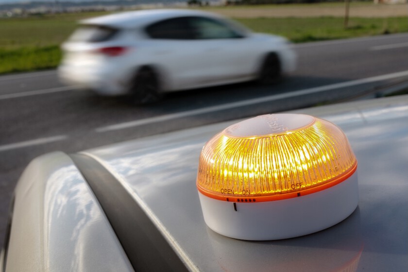 Las balizas V-16 corren el riesgo de quedarse sin conectividad si su fabricante quiebra. Tranquilo, hay una solución