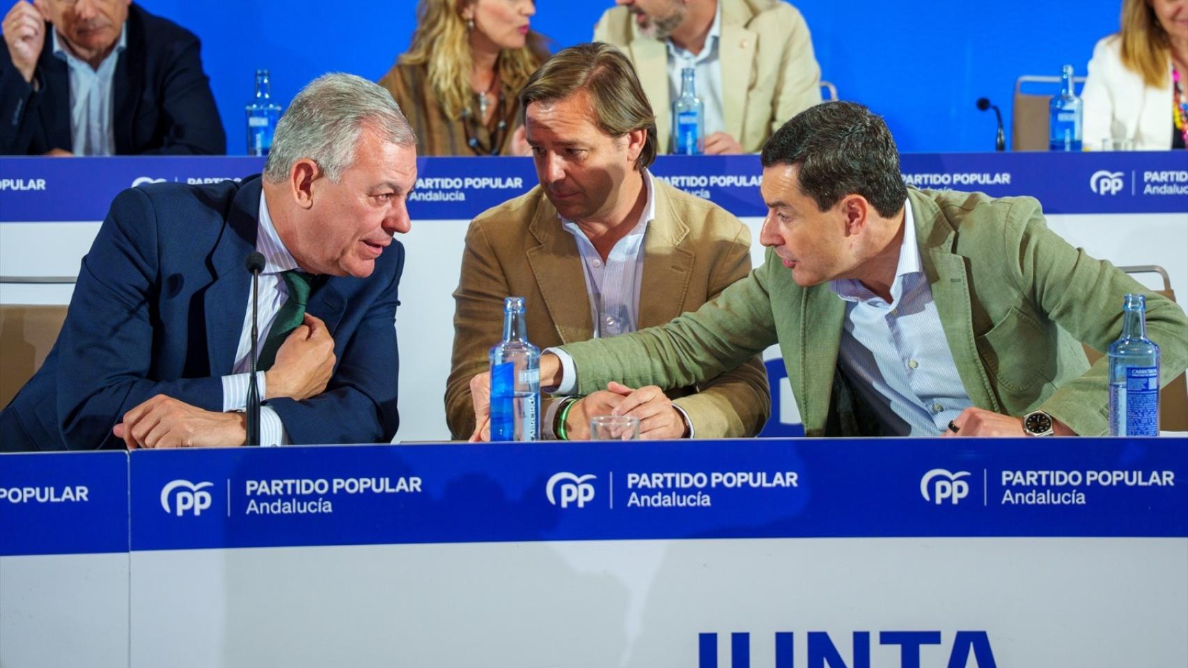 El PP-A confía en un acuerdo rápido y sin Vox en el Gobierno pero aún no han intercambiado una sola llamada desde el 17-M