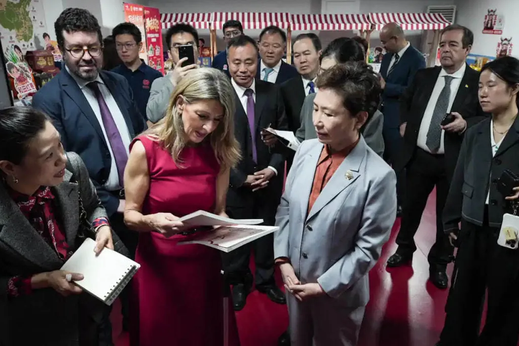 Yolanda Díaz se reúne con representantes de SAIC y Geely para amarrar sus inversiones en España