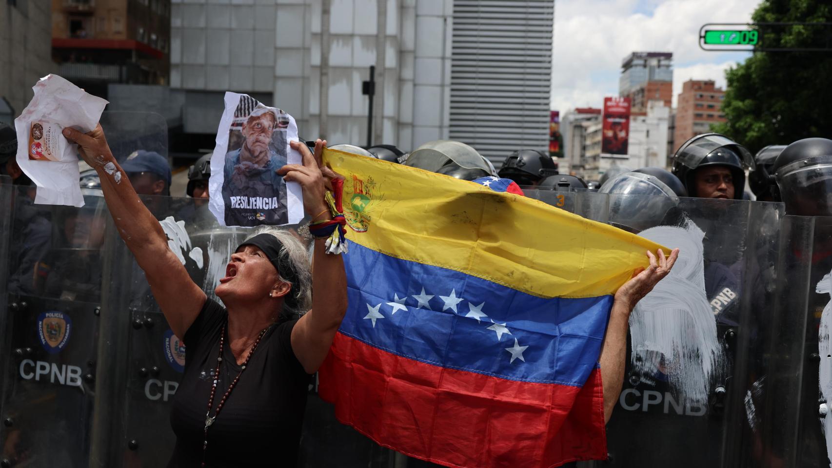 Venezuela excarcela a los tres presos políticos, expolicías de Caracas, más antiguos del país tras 23 años en prisión
