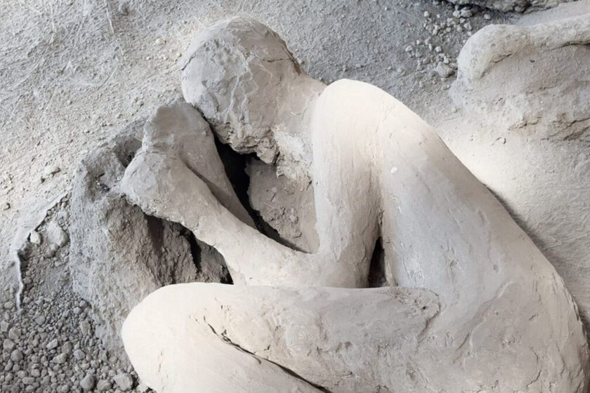 Hace casi 2.000 años un hombre murió con un misterioso estuche mientras huía de Pompeya. Al fin conocemos su secreto