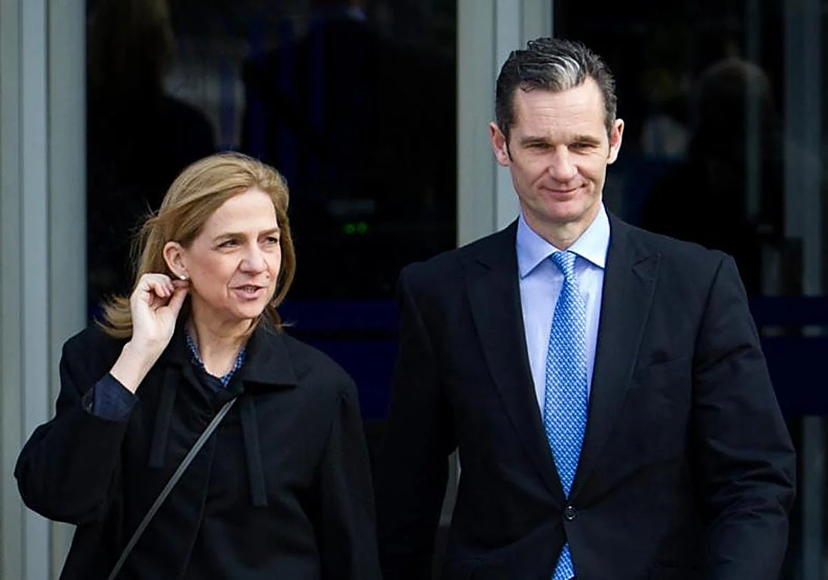 Cristina de Borbón e Iñaki Urdangarín reaparecen en un partido de su hijo Pablo