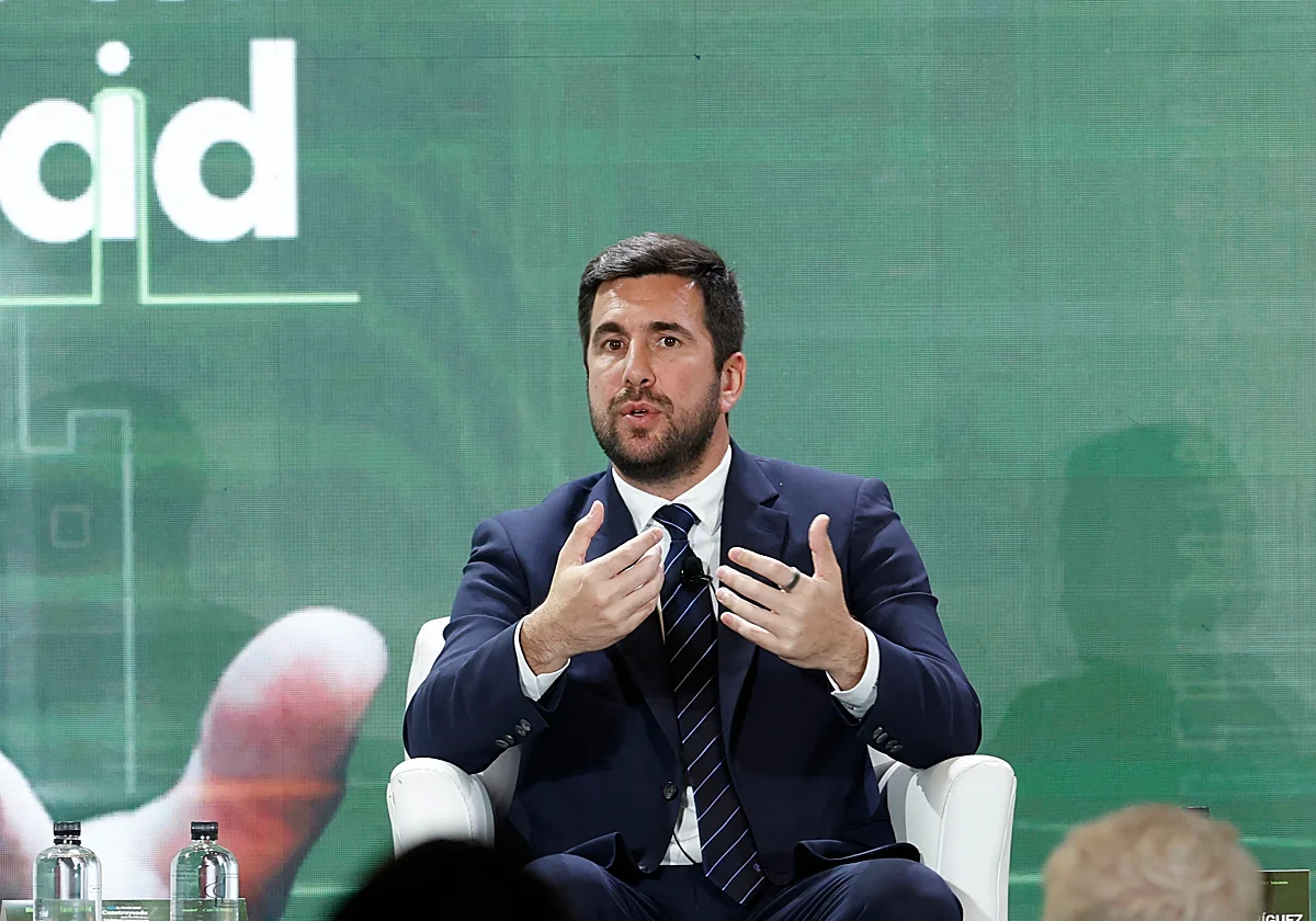 El empresario que aspira a competir con Florentino fulmina a dos altos cargos vinculados con el 'caso Zapatero'