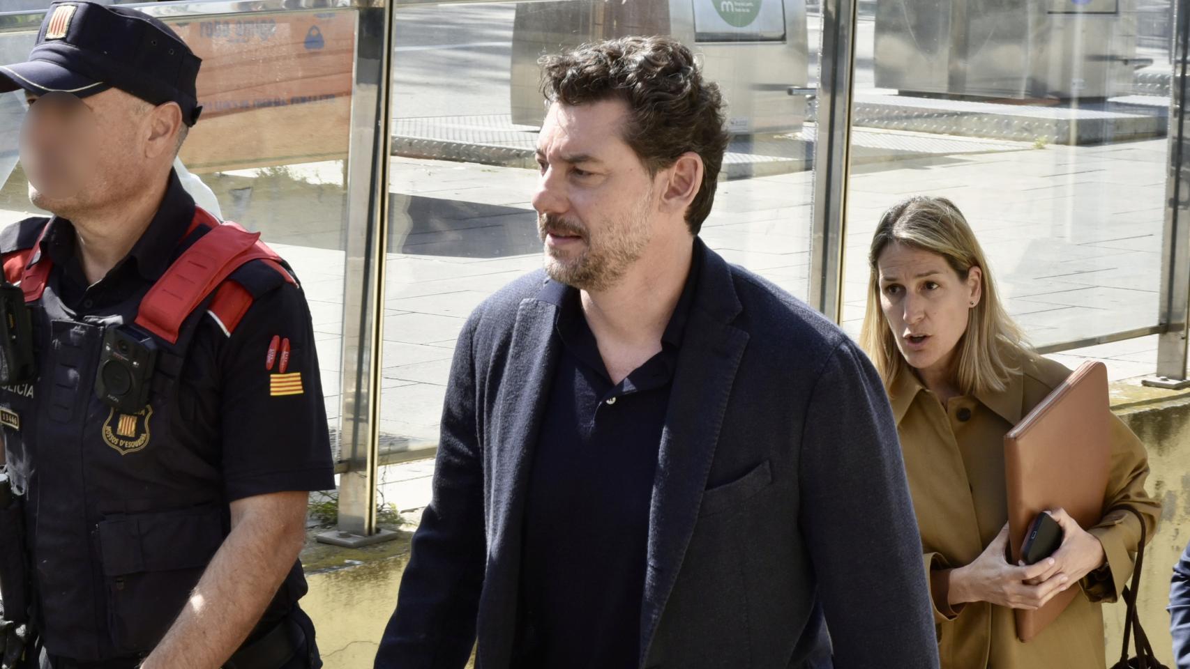 Jonathan Andic habría frotado la suela de su zapatilla "al menos cuatro veces" sobre el suelo para simular la huella de un resbalón
