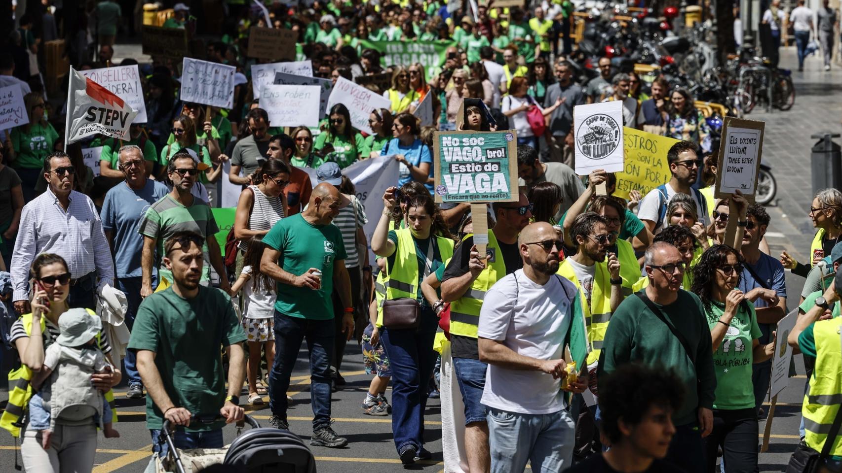 La huelga no cesa: el 78% de los profesores encuestados rechaza la subida de 200€ al mes de la Generalitat Valenciana
