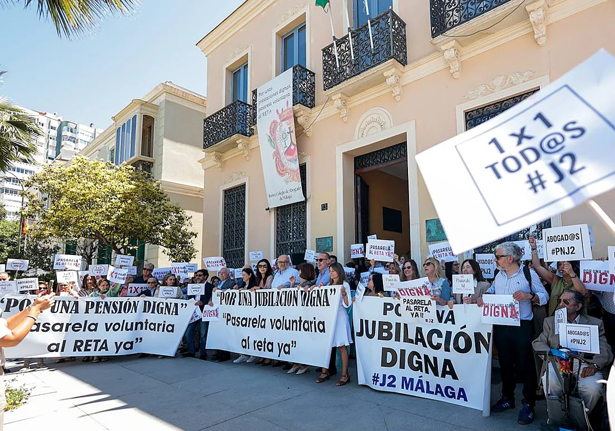 Los abogados mutualistas de Málaga claman por su futuro: «No pedimos limosna, exigimos justicia»