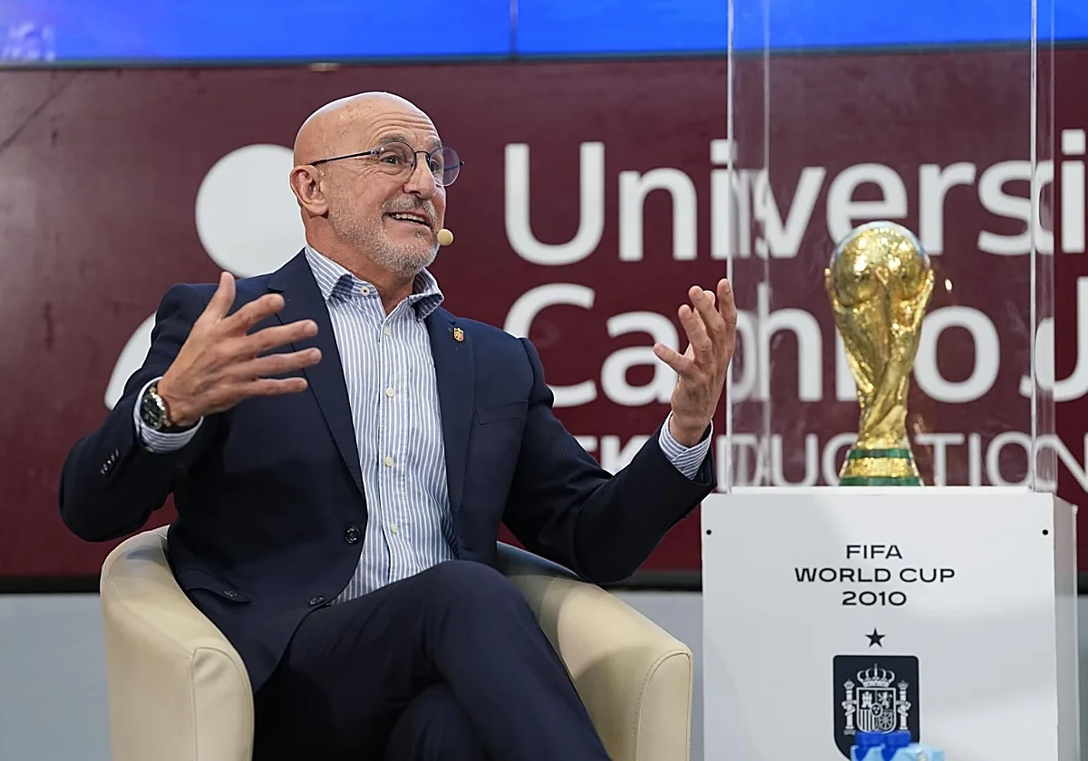 De la Fuente: «Serán 26 jugadores, tres porteros y puede haber alguna sorpresa»
