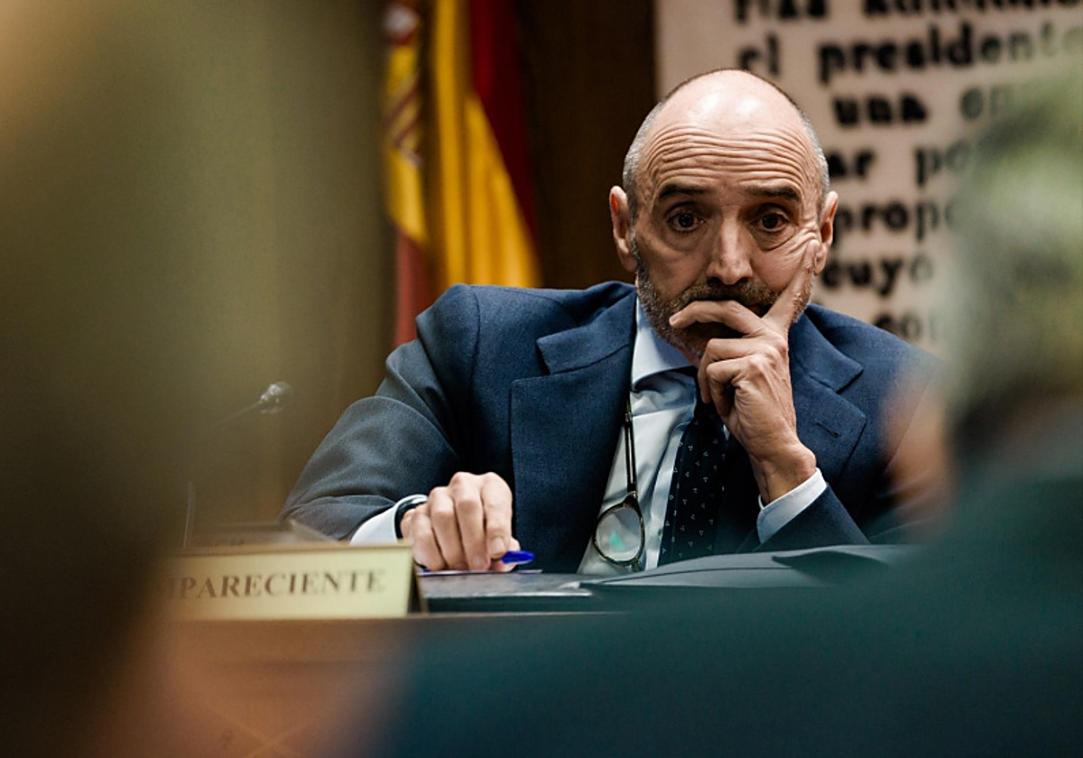 'Julito' Martínez: el «lacayo» del que pende el futuro de ZP y sus hijas