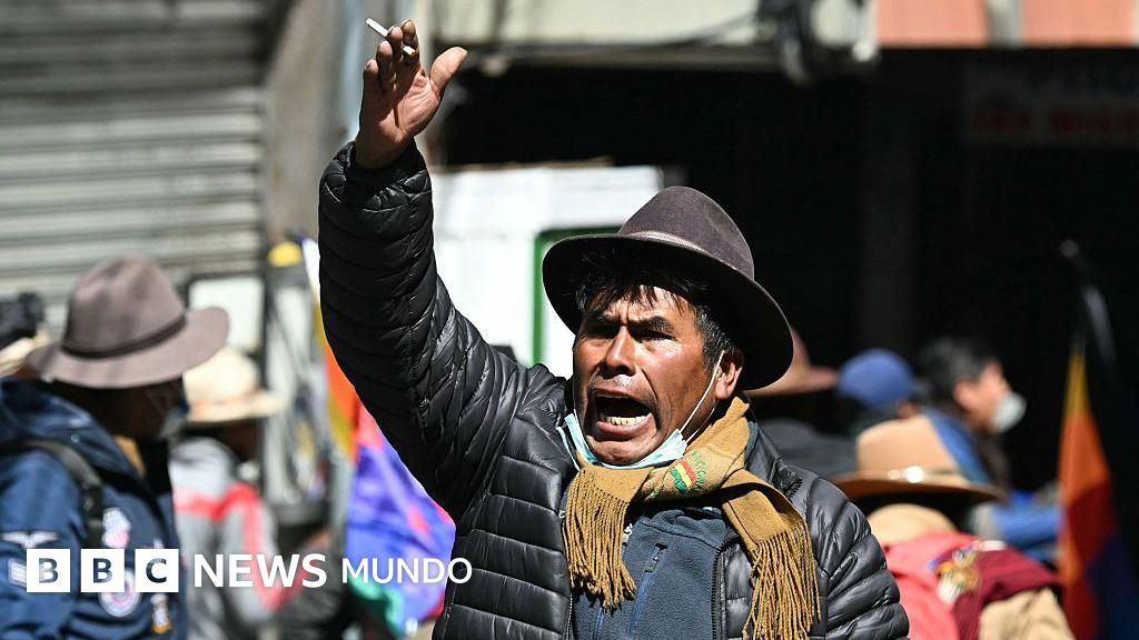 "Gasolina basura" y otros 3 motivos que explican las crecientes protestas en Bolivia que el gobierno atribuye a Evo Morales y su entorno