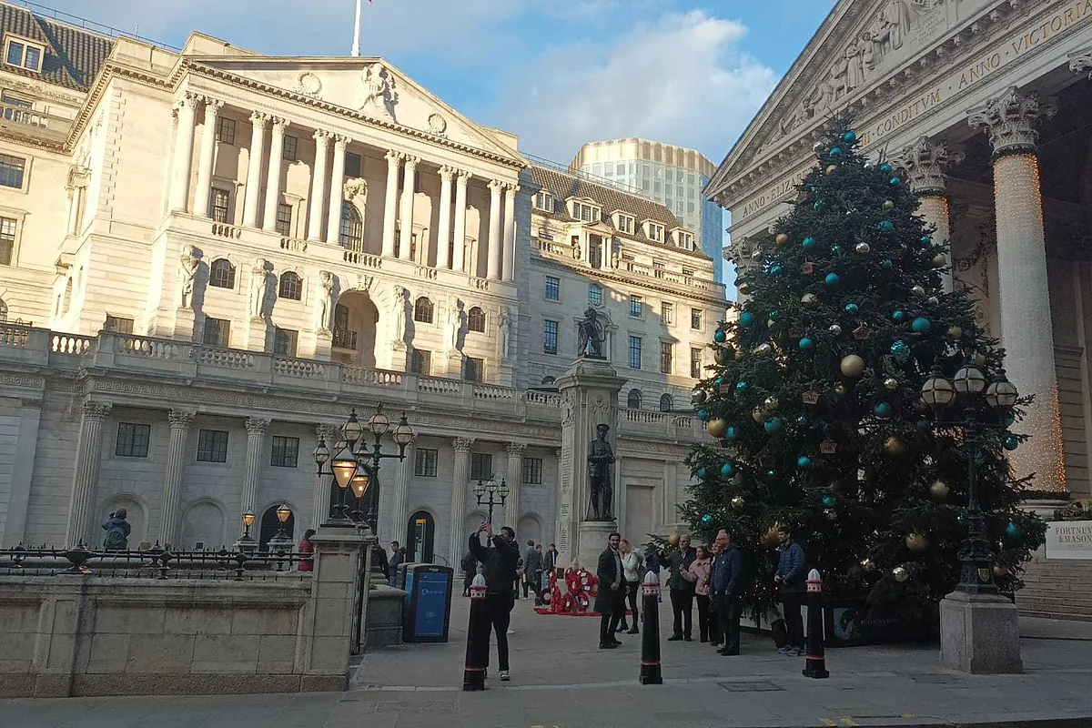 El Banco de Inglaterra reduce tipos al 3,75% ante un empeoramiento de la economía