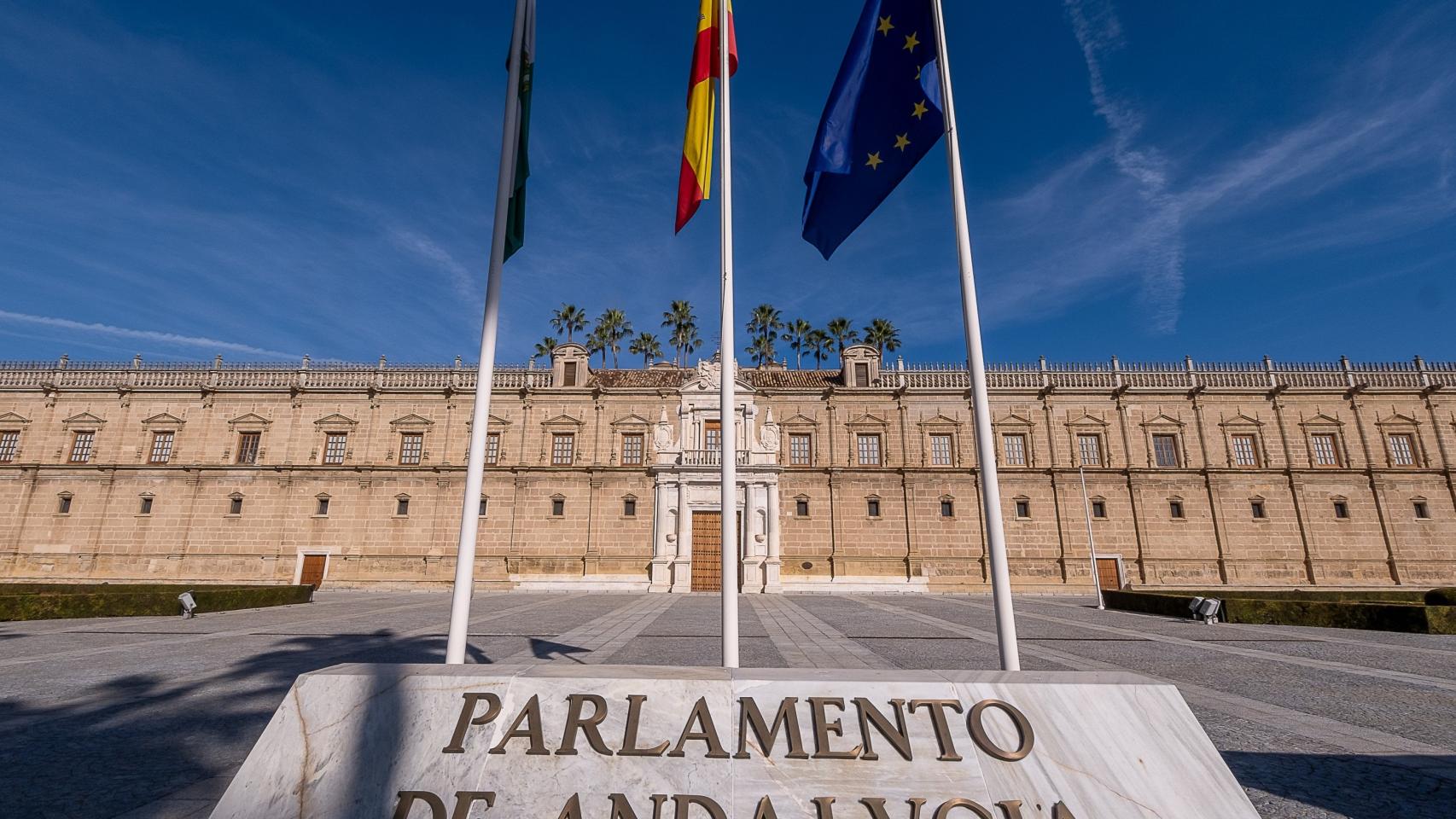 El salario de los nuevos diputados del parlamento de Andalucía se aproximará a los 5.000 euros brutos al mes
