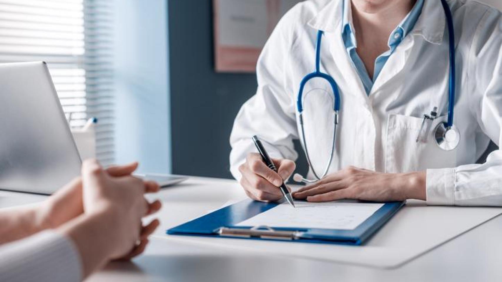 Médicos de familia de Galicia tendrán un plus si las bajas que dan no exceden la "duración estándar"