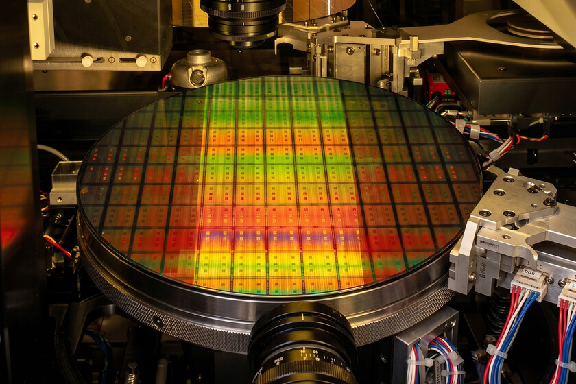 China por fin tiene un procesador de escritorio competitivo. Su problema es que va seis años por detrás de Intel