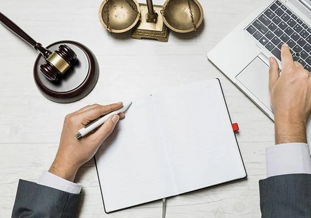 Indemnización de más de 100.000 euros al trabajador de un súper tras despedirlo por invitar con productos abonados a menor precio