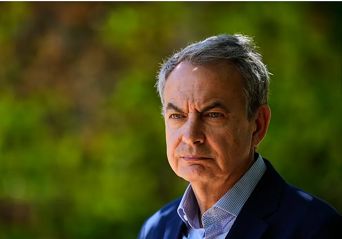 La Audiencia Nacional bloquea las cuentas propias de Zapatero y las que comparte con sus hijas