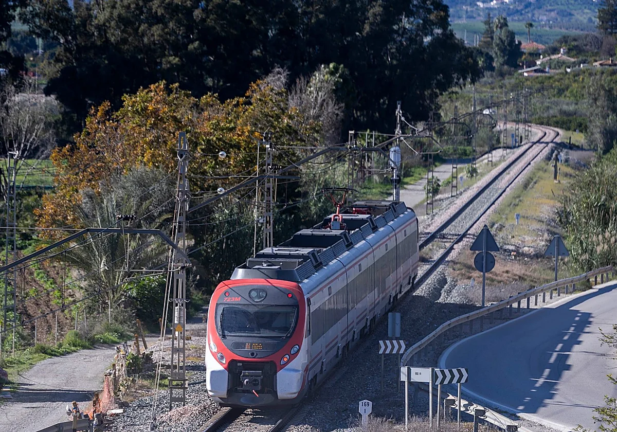 Comienzan los traslados en autobús por las obras en la vía del Cercanías del Guadalhorce
