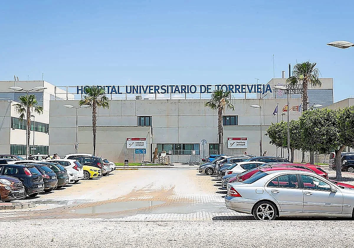 Alicante province hospital fire injures two people and forces second-floor evacuation