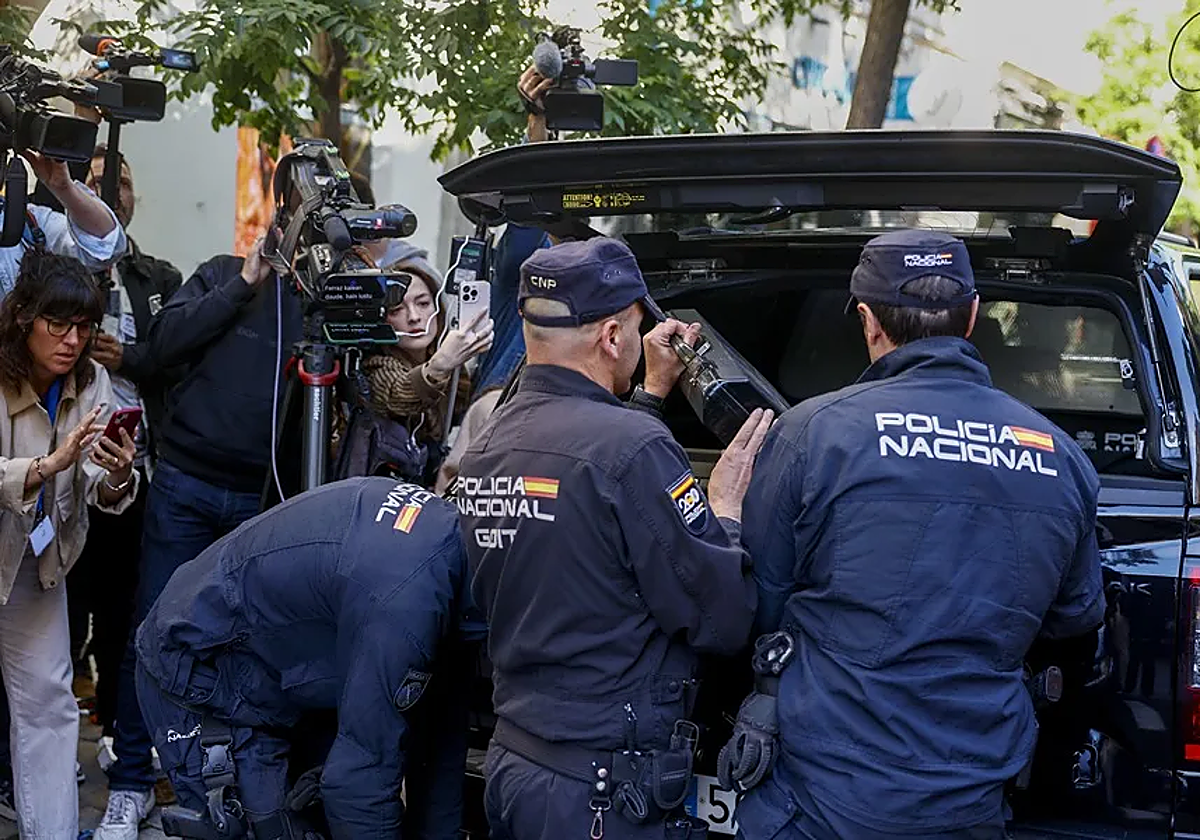 La Policía amenazó con reventar la caja fuerte de Zapatero ante la negativa inicial a abrirla