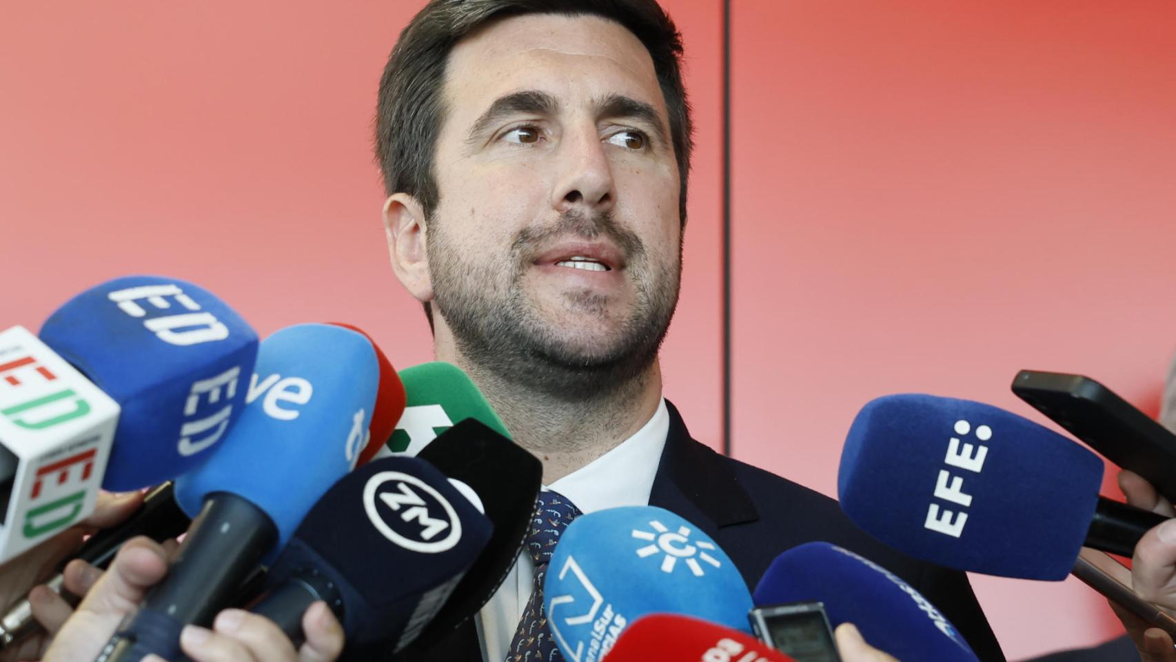 Riquelme busca cerrar el aval de Andbank 'in extremis' para cumplir con los estatutos del Madrid y optar a la presidencia