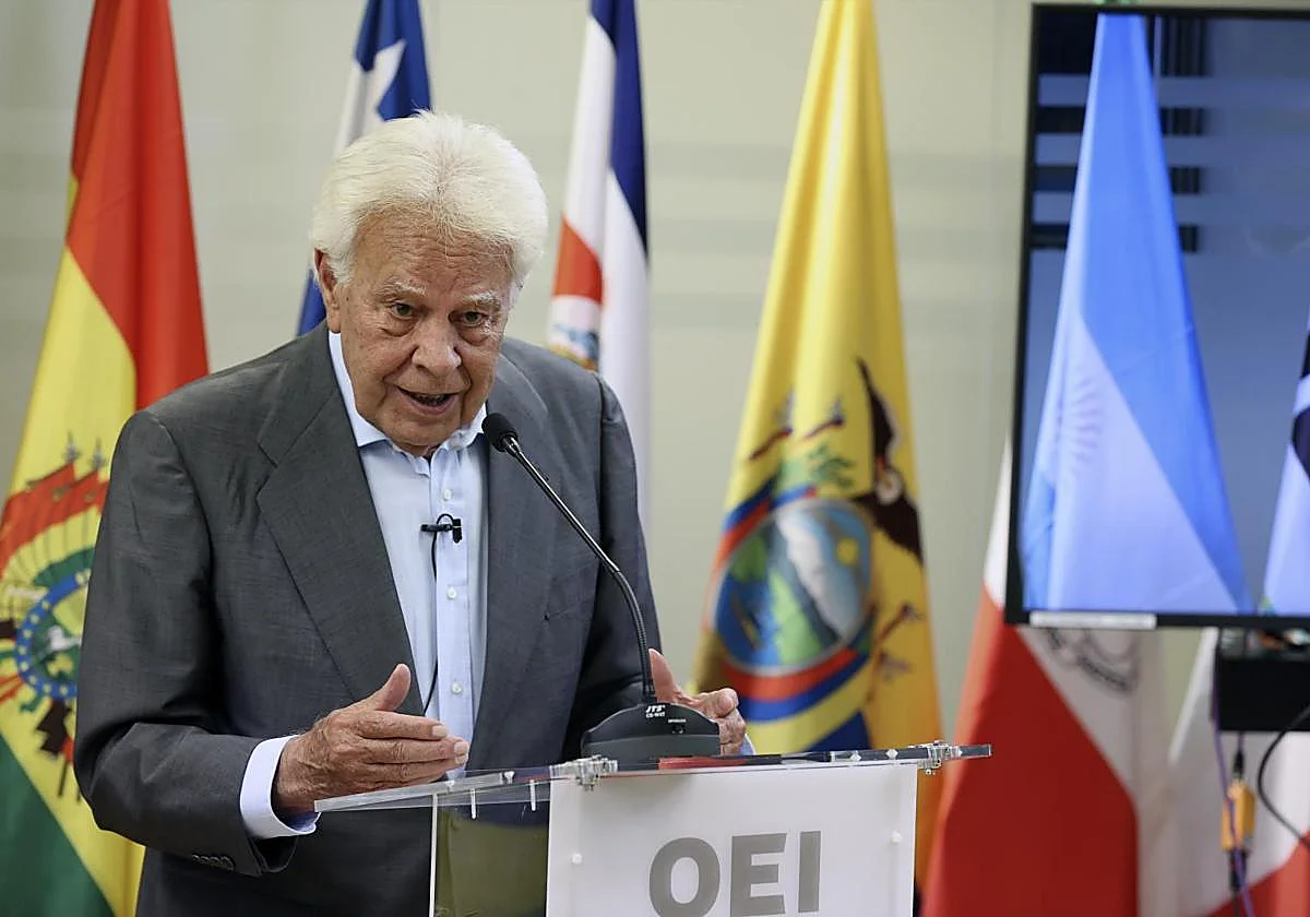 Felipe González dice no atreverse a «creer» la acusación contra Zapatero: «Su presunción de inocencia es indiscutible»