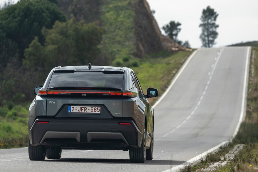 El coche eléctrico ha herido a la industria japonesa del automóvil. El tiempo dirá si es una herida de muerte