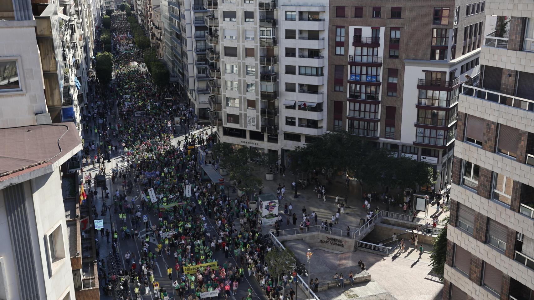 Marea de camisetas verdes en València: la huelga educativa redobla la presión mientras el Consell defiende su oferta