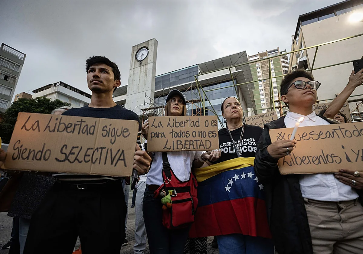 Venezuela liberará a otros 500 presos políticos tras la muerte de un reo
