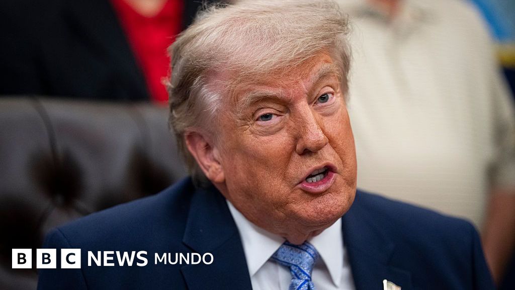 Trump anuncia que tiene un acuerdo "prácticamente negociado" con Irán que incluiría la apertura del estrecho de Ormuz
