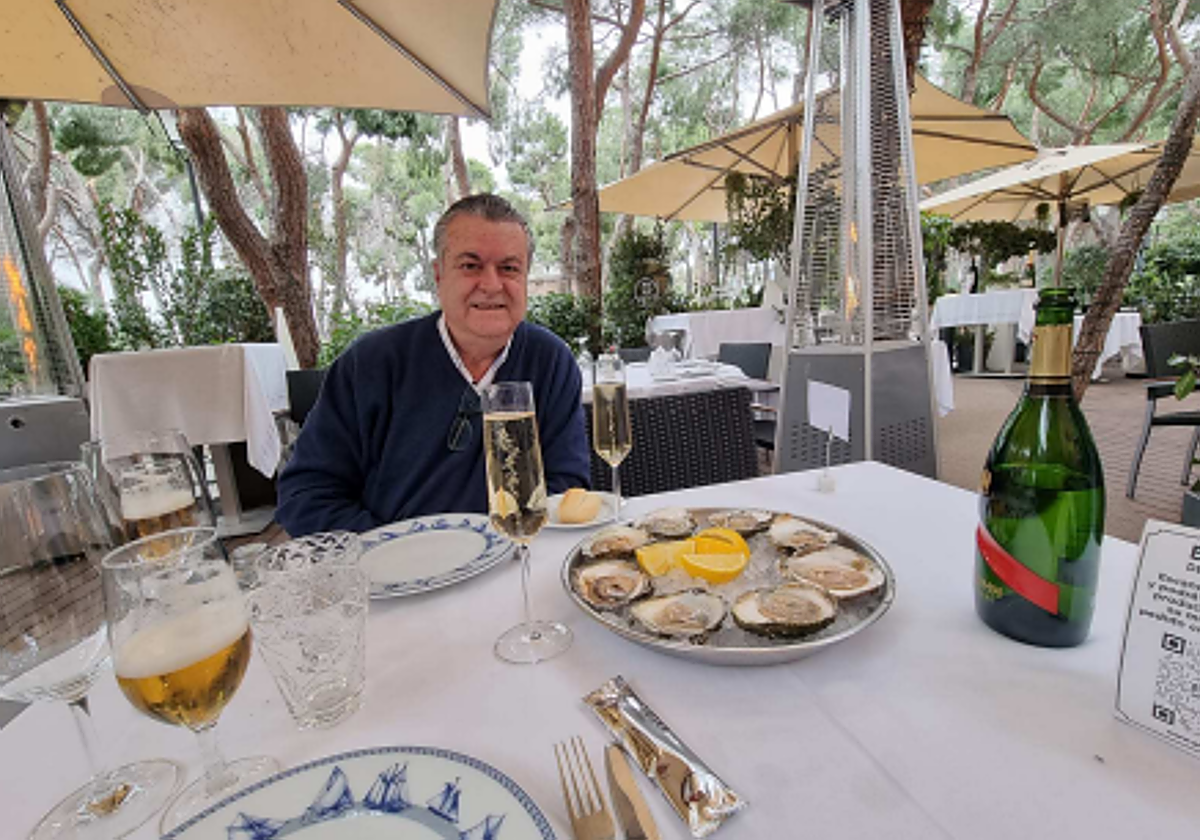 La foto del festín de la trama con ostras y champagne tras el 'chivatazo' del rescate: «Tranquilo que esto sale del 1%»