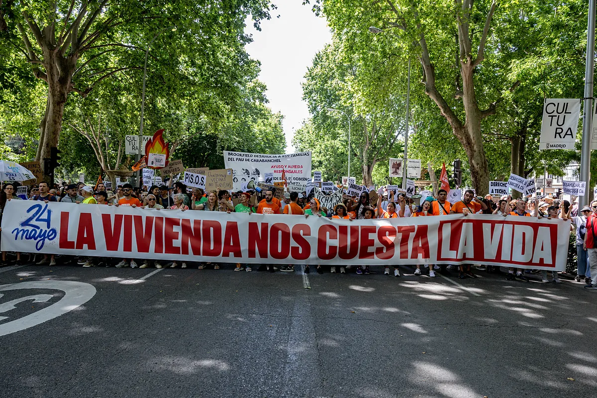 Miles de personas claman en Madrid por una vivienda digna y llaman a una huelga general