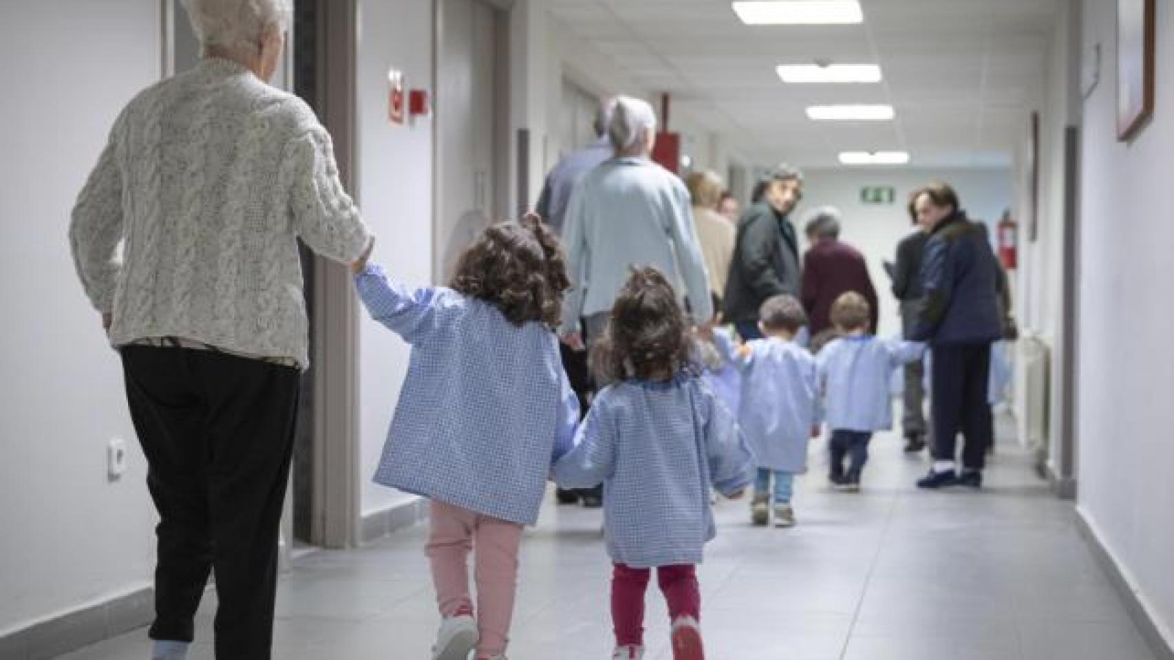 La España que viene en 2035: con un 47% más de ancianos faltarán residencias y 'sobrarán' 850.000 plazas en los colegios