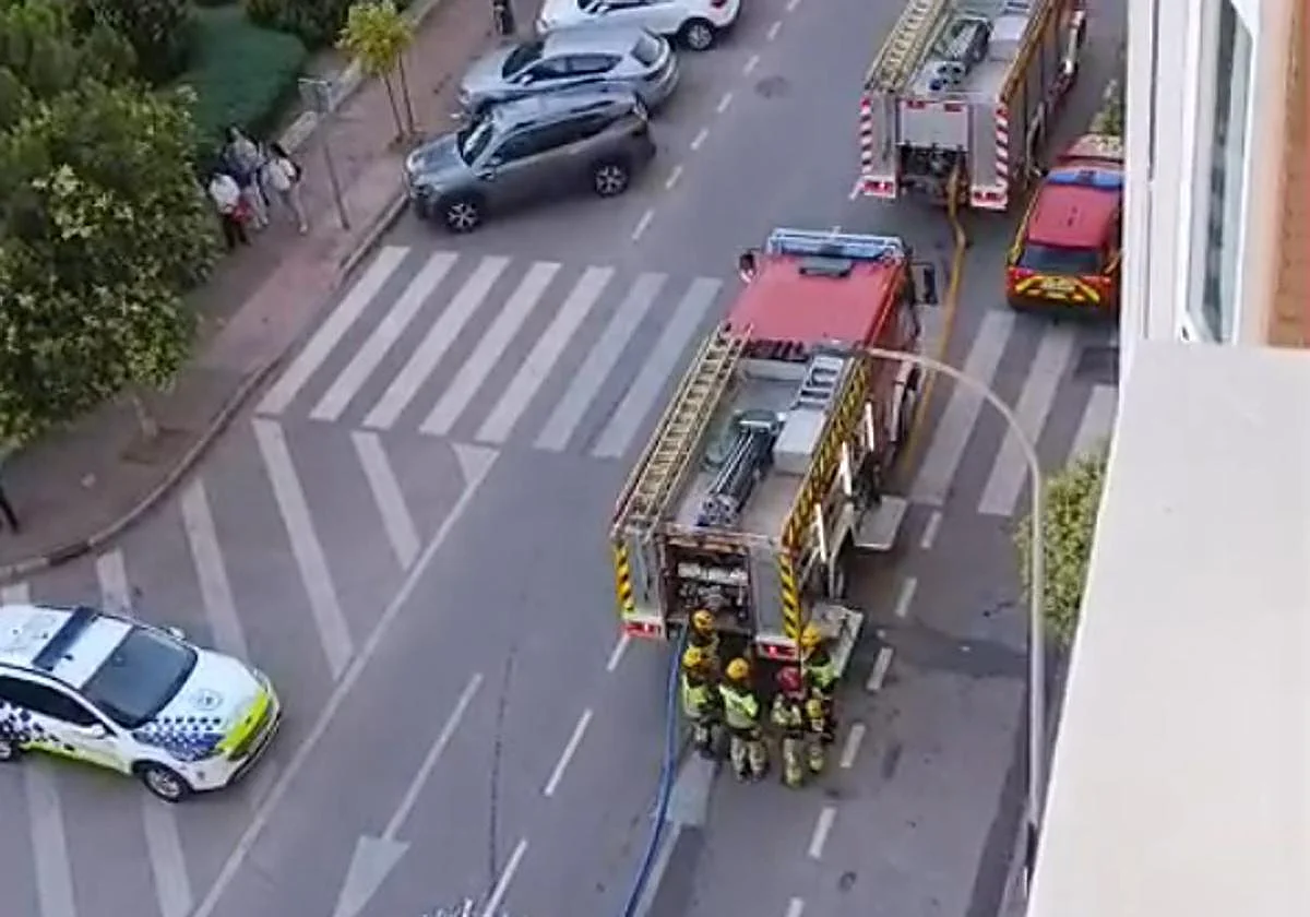 Otro incendio en un edificio de Portada Alta pone al límite a los bomberos de Málaga