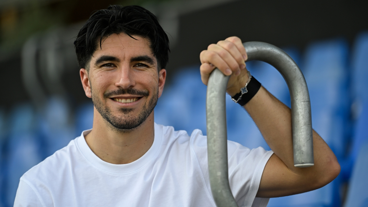 Carlos Soler: "Ha sido increíble hacer historia y levantar un título tan importante"