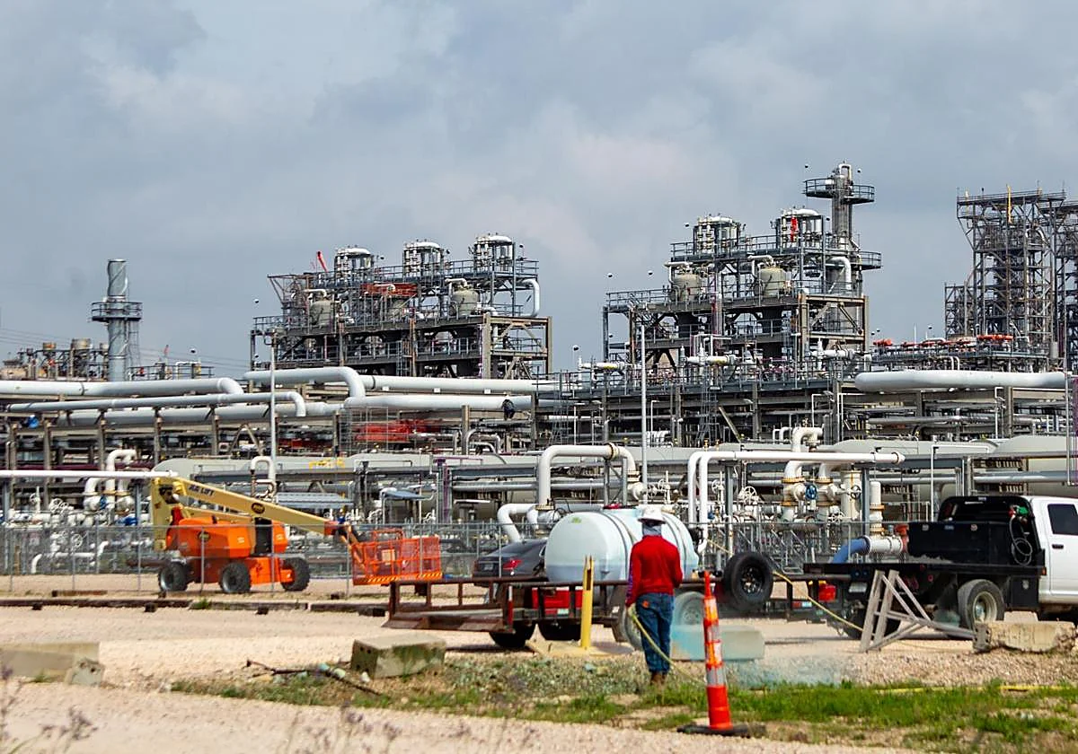 El precio del petróleo cae más de un 5% por el avance en las negociaciones de paz