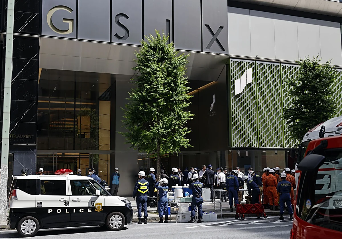 Caos en un centro comercial de Tokio tras un ataque con una sustancia desconocida