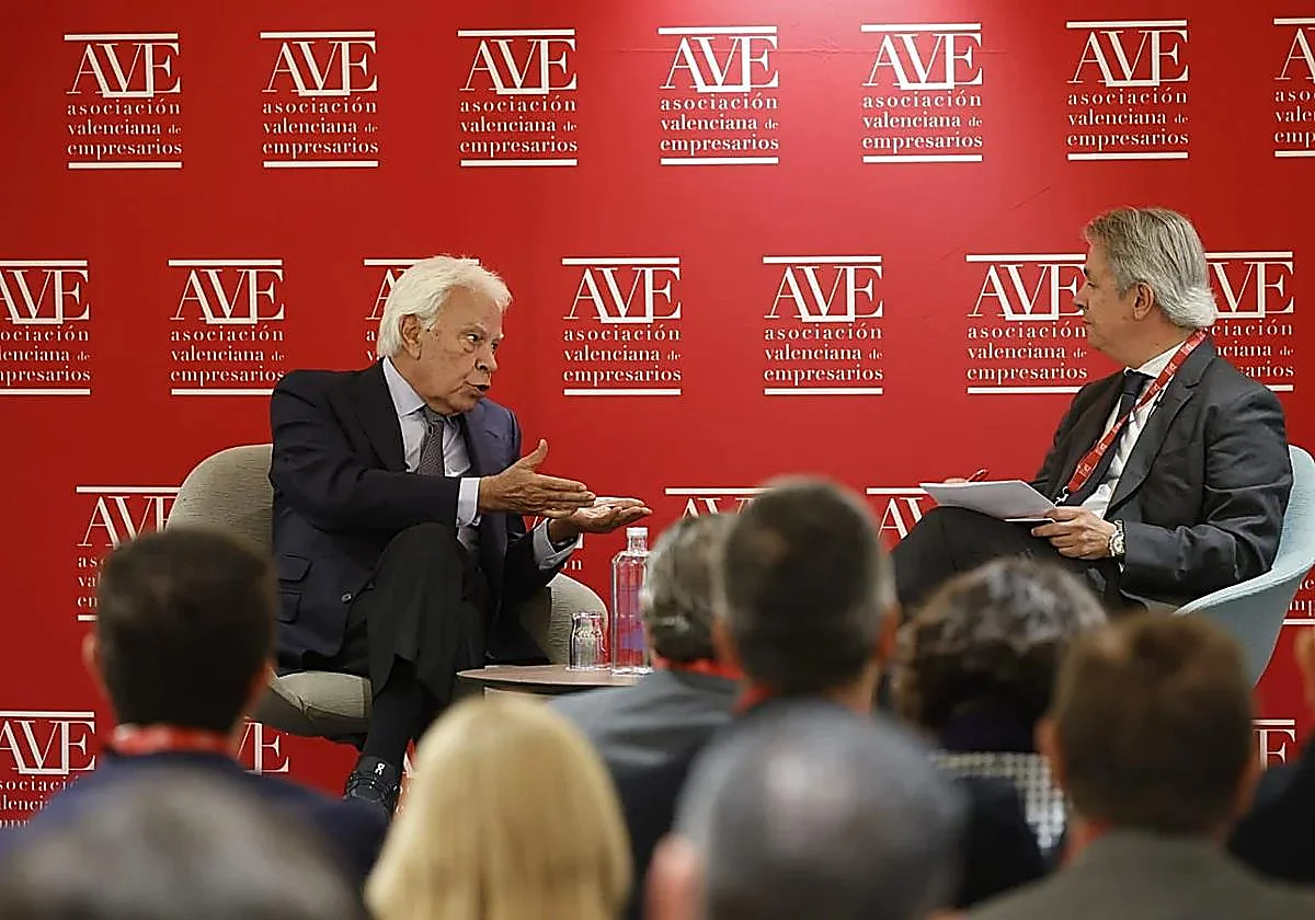 Felipe González pide «elecciones este año» tras la imputación de Zapatero
