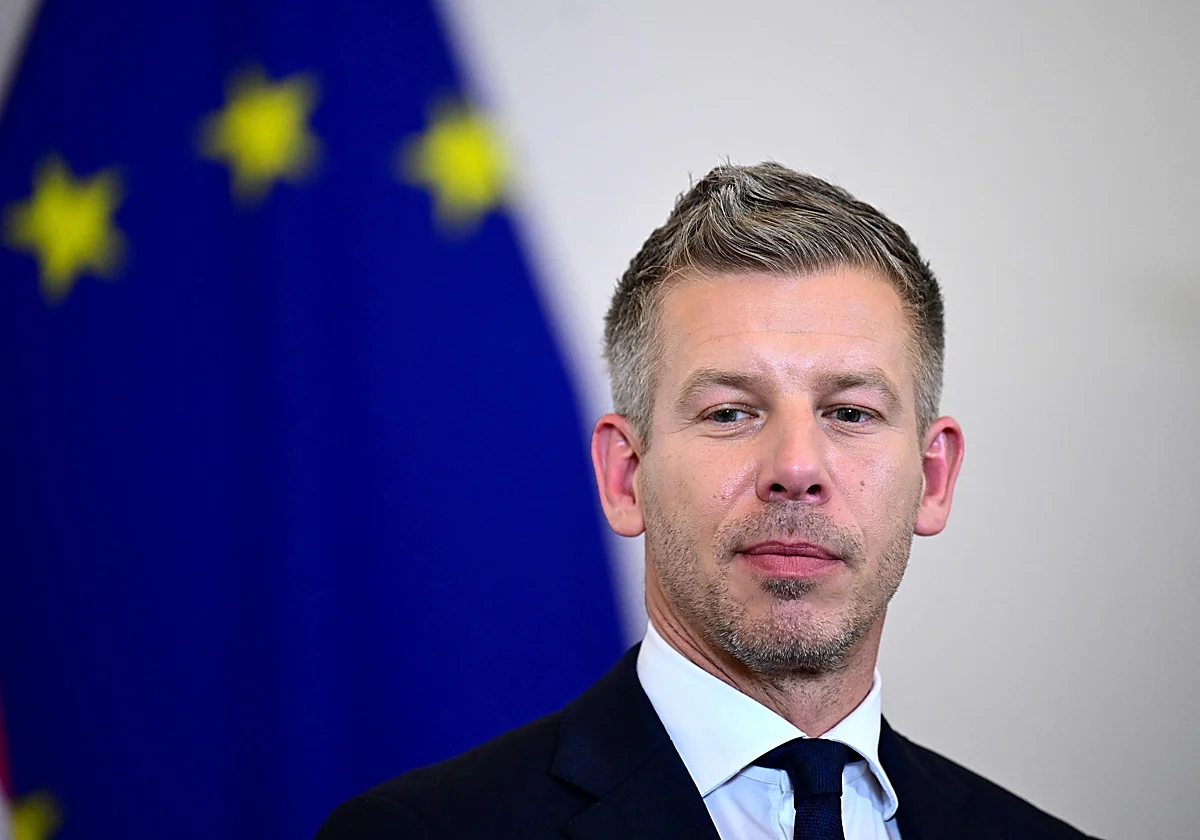 Magyar emula a Orbán y bloquea reformas que la UE exige a Hungría