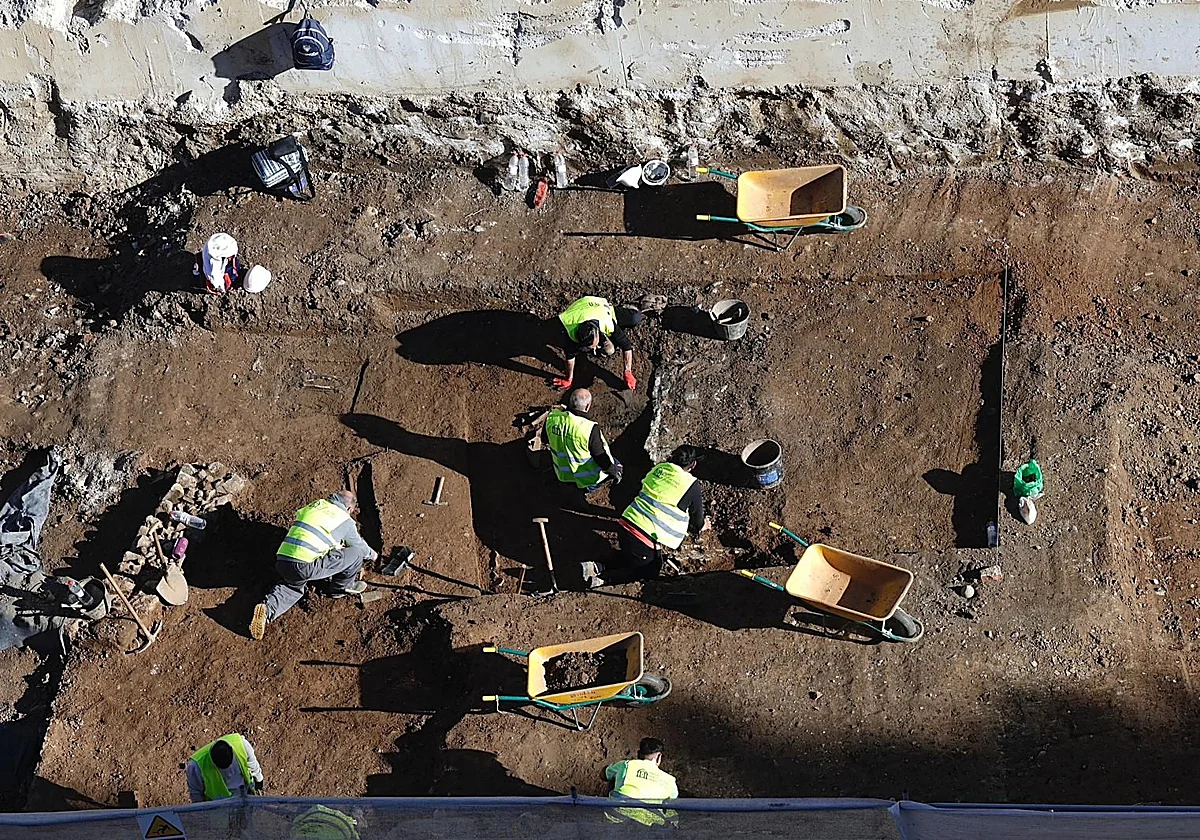Metro extension work in Malaga city centre suspended for excavation of Roman necropolis: this is the estimated delay