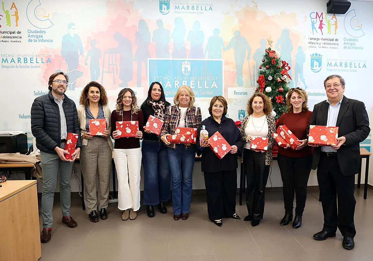 Hidralia entrega 180 juguetes a entidades sociales de Marbella