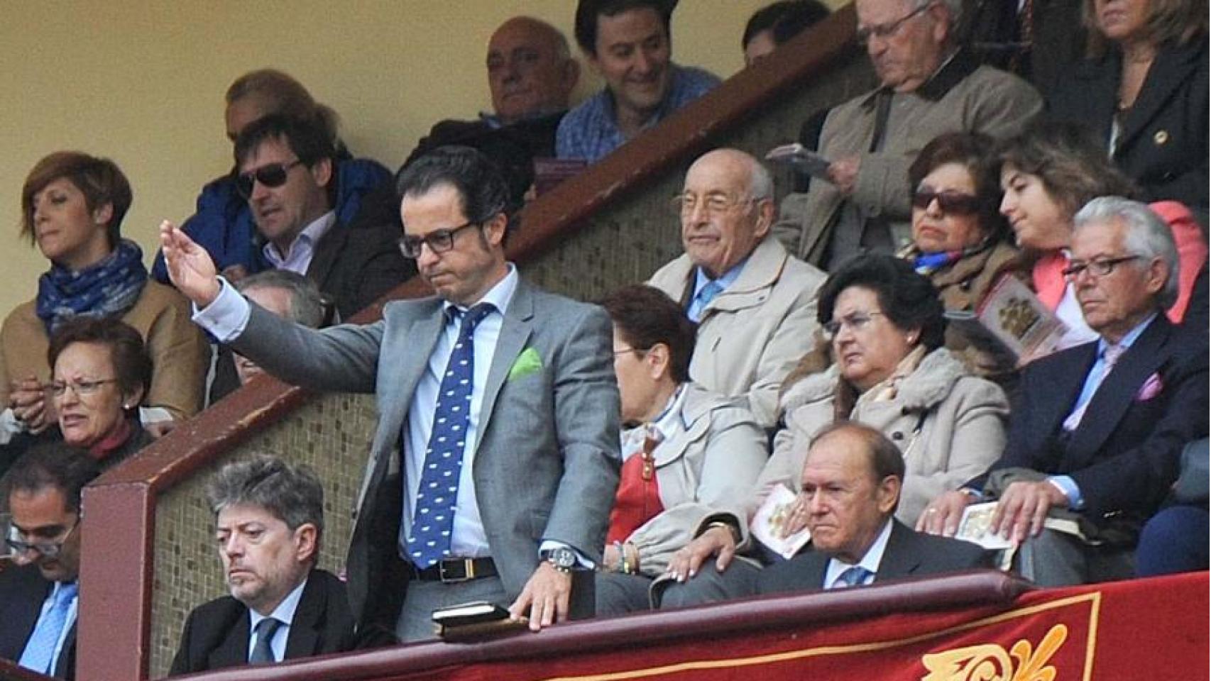 Profesor de Ética en la Policía y presidente en Las Ventas: este es el comisario al que el 'Grupo Zapatero' dio "gratificaciones"