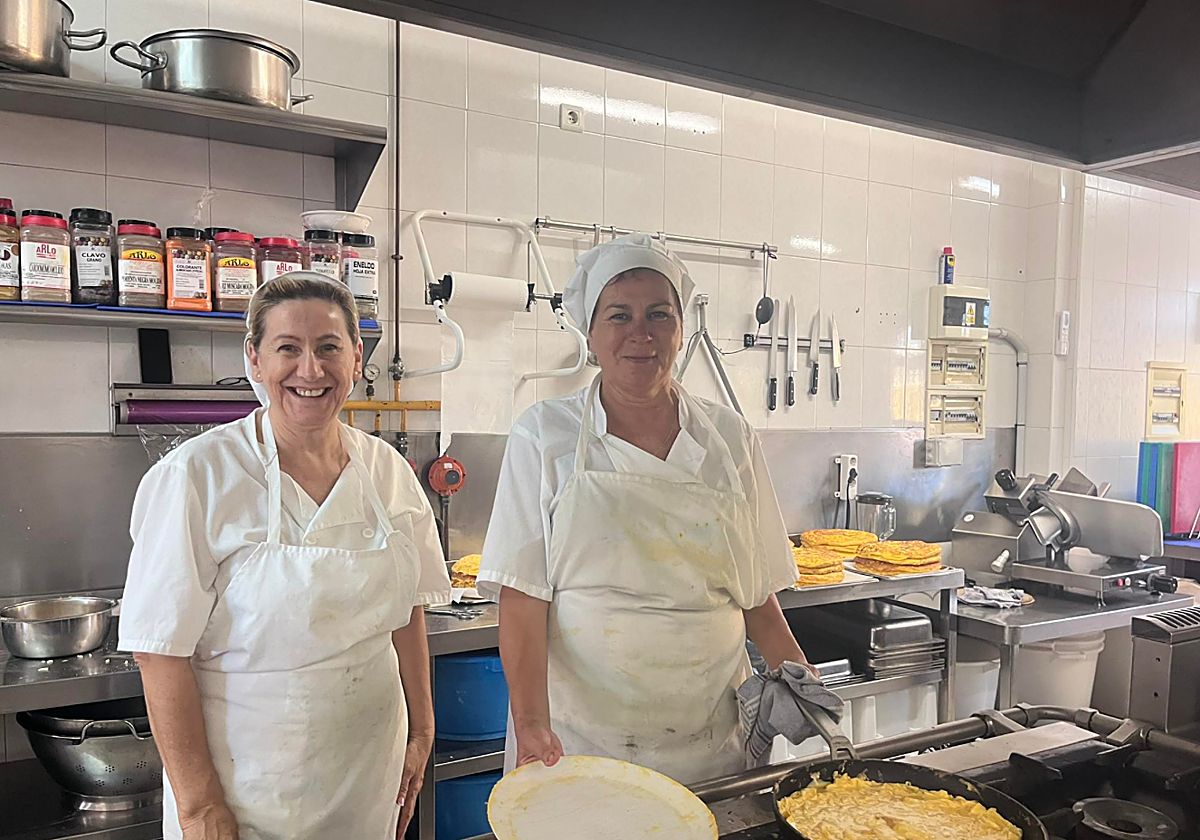 El comedor del CEIP Sierra Bermeja de Estepona se queda con un cocinero para atender a 500 alumnos
