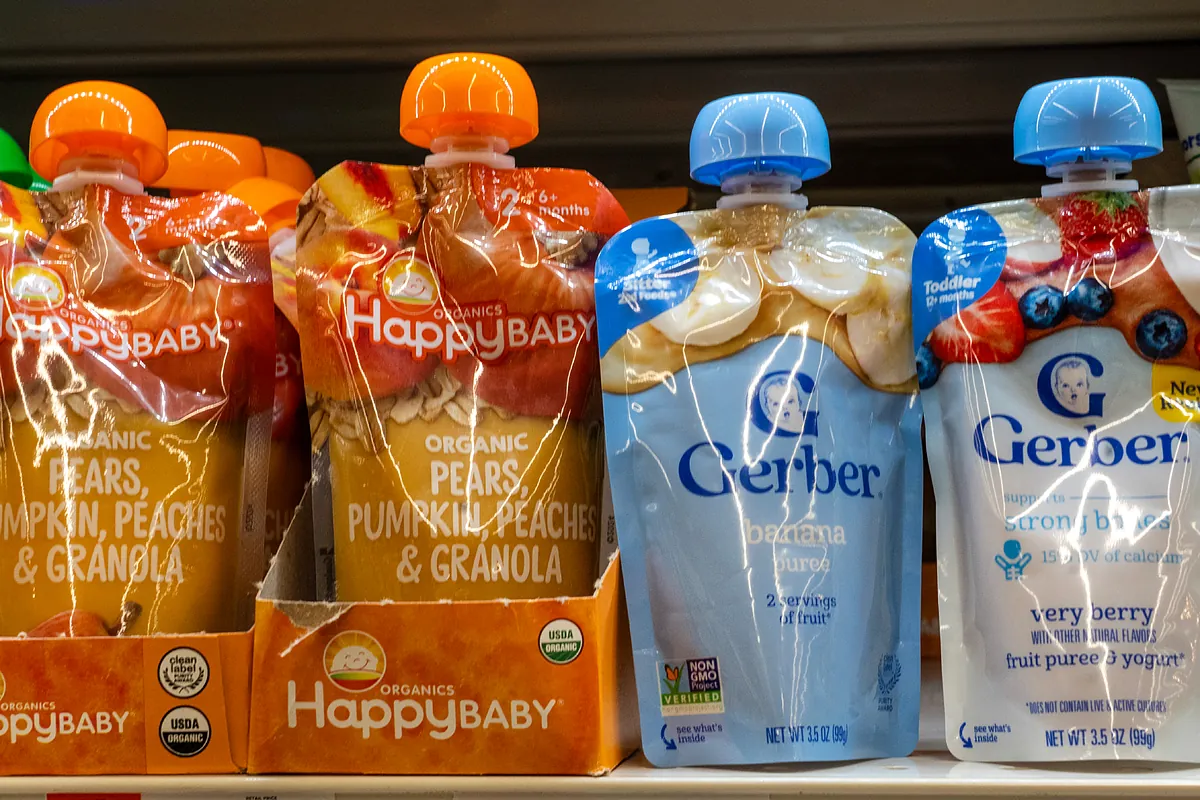 Nestlé y Danone vuelven a toparse con la alimentación infantil: detectan microplásticos en los purés