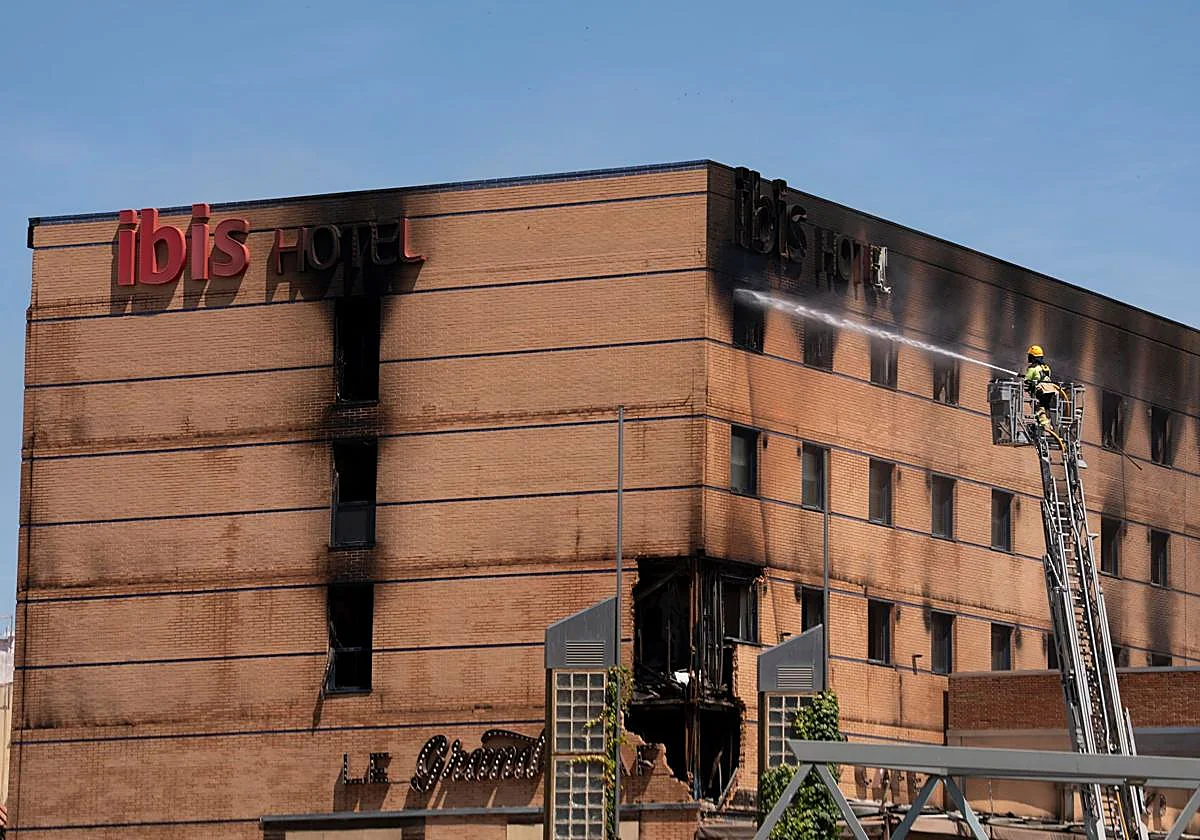 Vuelve a reavivarse de nuevo el fuego en el hotel Ibis